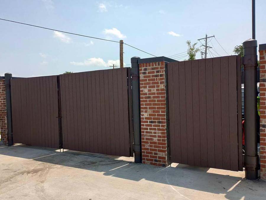 Commercial Vinyl Fence in Columbus OH
